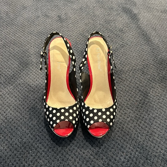 Pierre Dumas size 7 fun pumps! - Picture 2 of 3